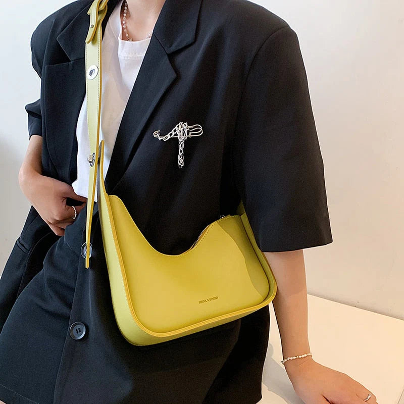 Bolso de mano media luna